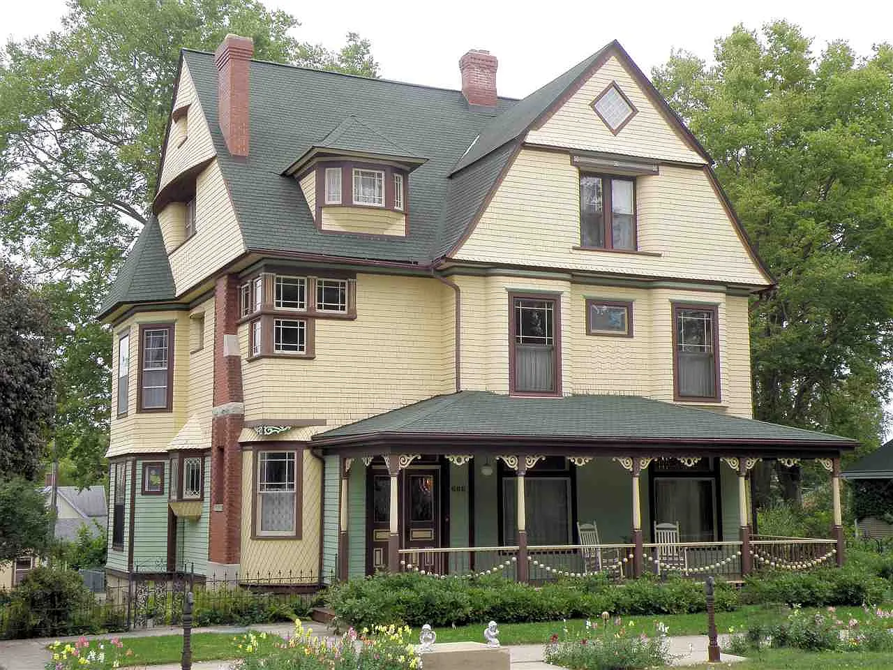 608 Main St photo 1