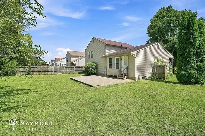 3 bed, 2.5 bath, 1656 sqft, $2,100 — Photo 3