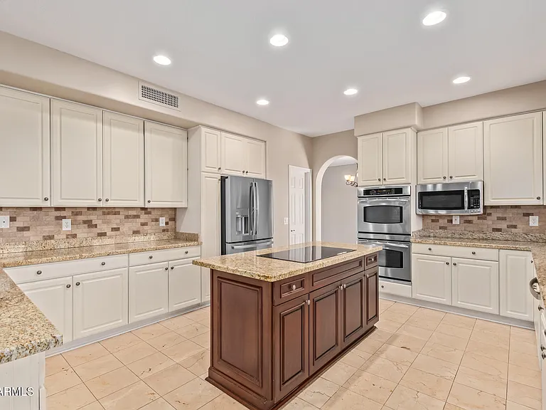 1211 E Desert Flower Ln — Photo 11