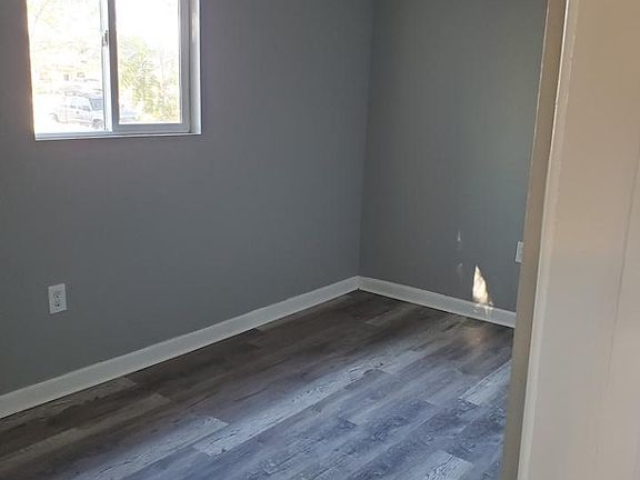 3rd image of 1524 W Alaska Pl