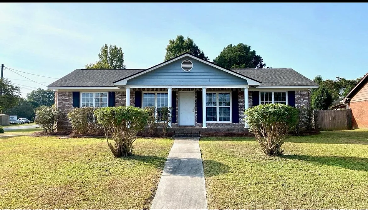4 bed, 1361 sqft, $2,100 — Photo 1
