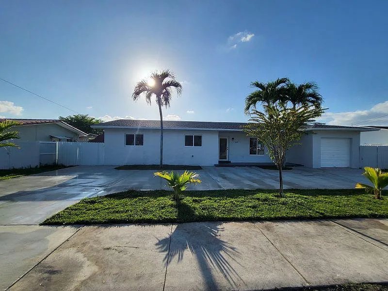 3300 SW 127th Ave — Photo 3
