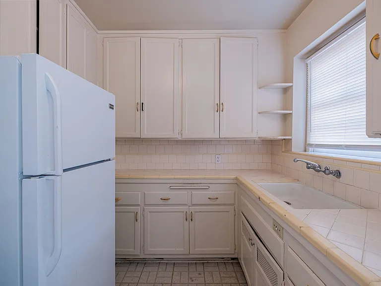 1506 S. Catalina Residences — Photo 8
