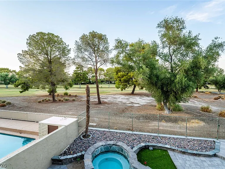 980 Vegas Valley Dr — Photo 31