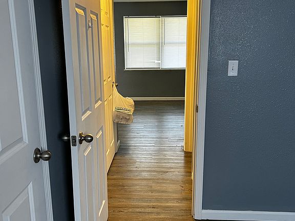5th image of 713 Oak St APT 2