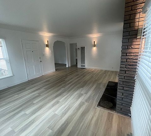 3rd image of 417 N Doheny Dr #471-1/2