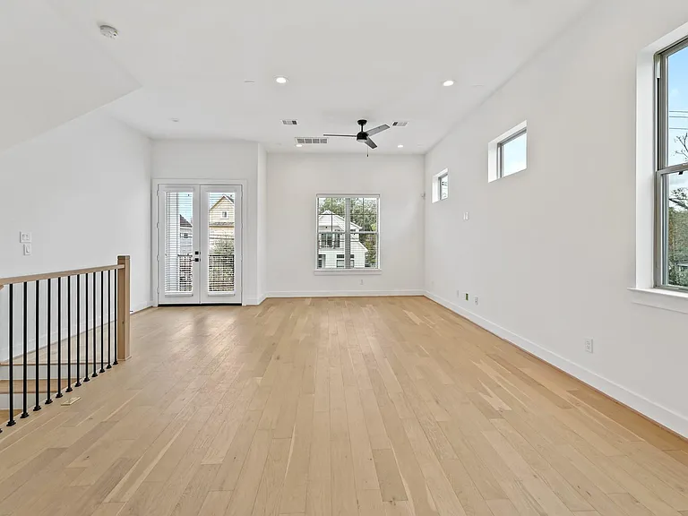 1108 Brooks St — Photo 7
