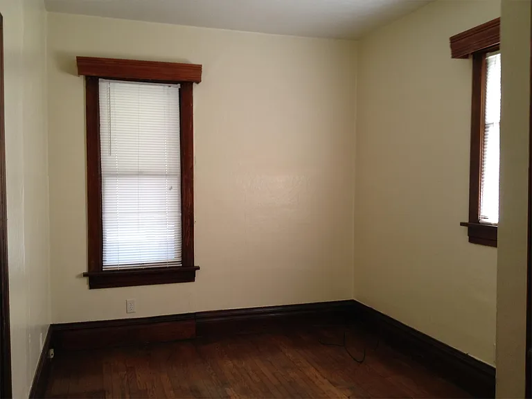 518 Locust St — Photo 2