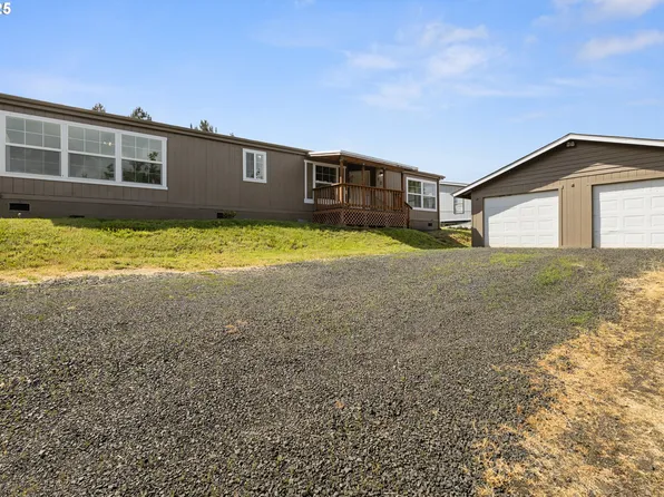 121 Andorra Dr, Roseburg, OR 97471