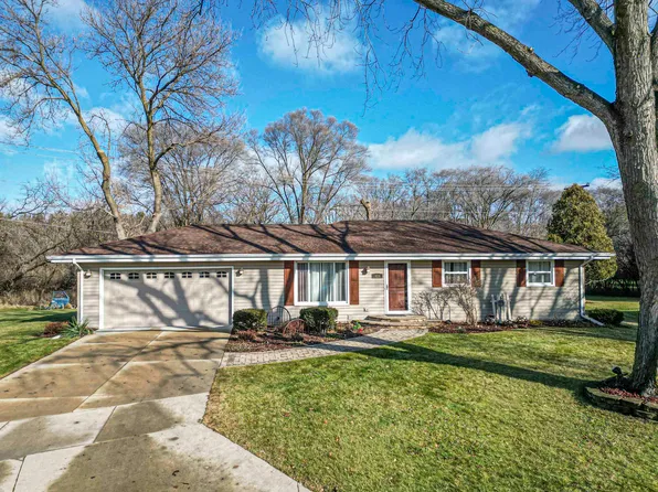 416 Colby Ct, Janesville, WI 53546