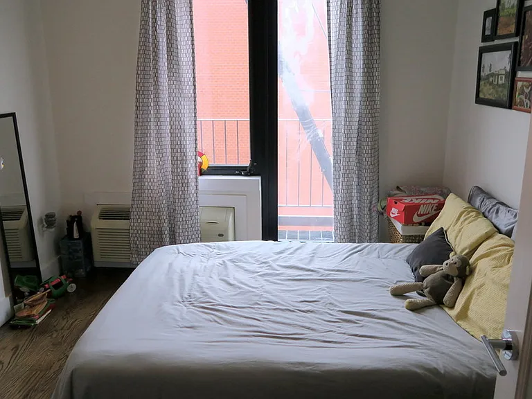 112 Manhattan Ave #3R — Photo 12