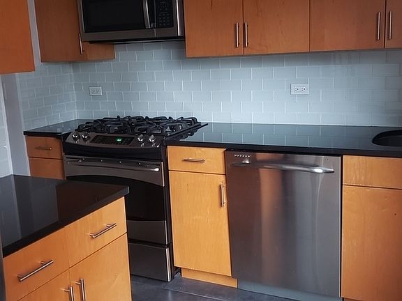 3rd image of 200 E 64th St APT 9A