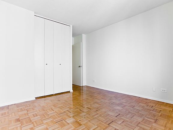 4th image of 250 E 40th St APT 33B