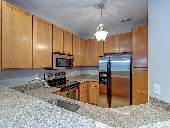 4th image of 1318 Basildon Rd