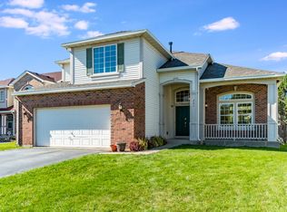 281 Wright Dr, Lake In The Hills, IL 60156