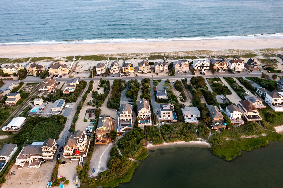 Building Photo - Dune Rd