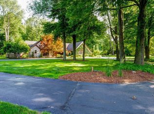 28265 W Forteen Mile Rd, Farmington Hills, MI