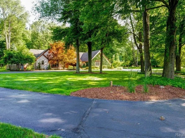 28265 W Forteen Mile Rd, Farmington Hills, MI 48334