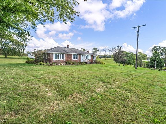 3rd image of 10294 Manor Rd NE