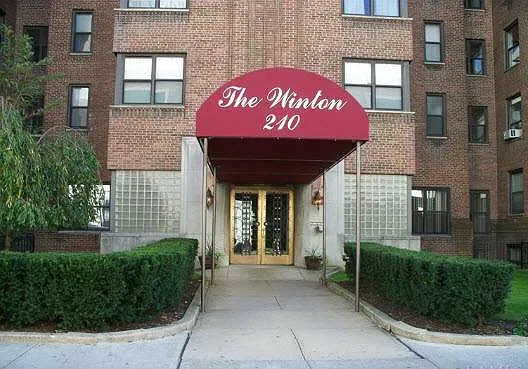 210 Martine Ave — Photo 1