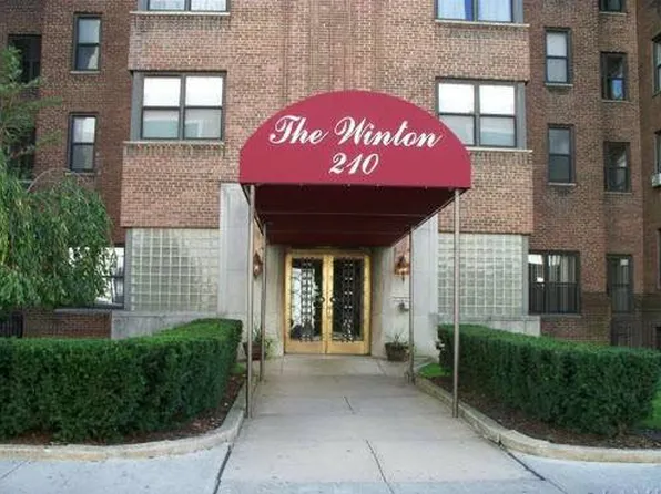 210 Martine Ave, White Plains, NY 10601