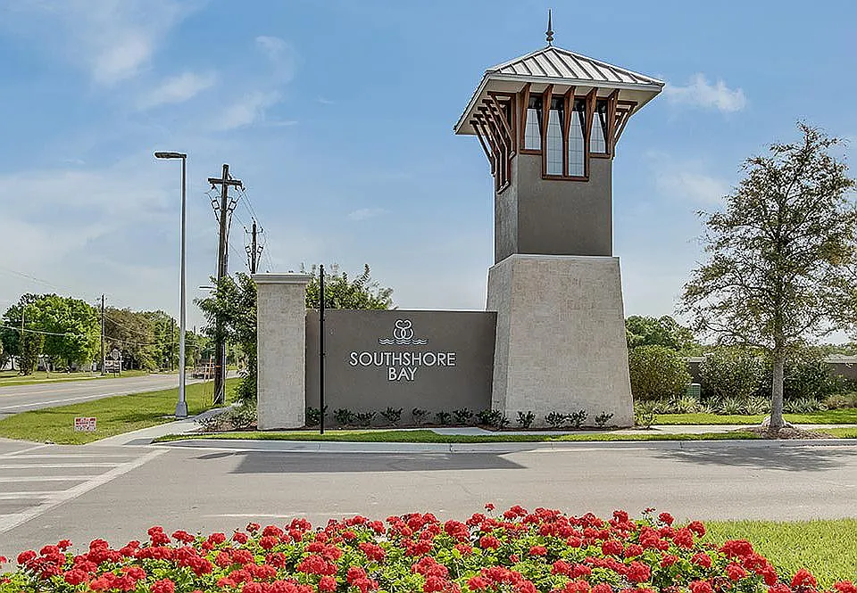 Fully Furnished 4 Bed 3 Bath Lagoon Community Available Now — Photo 2