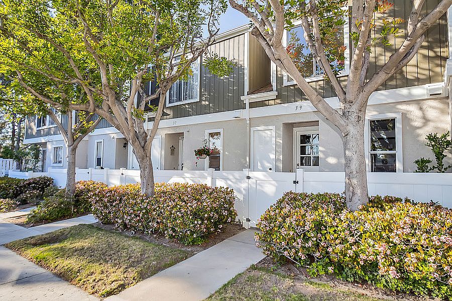 1st image of 39 Abbeywood Ln