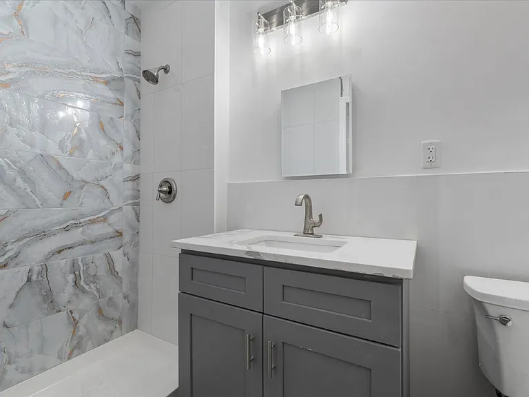 324 Eldert St #1A — Photo 3