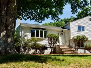 35 Dunedin Rd, Wellesley, MA 02481