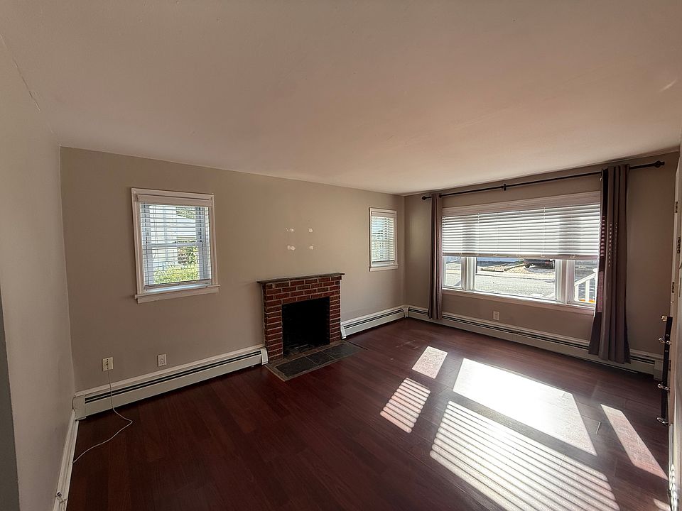 Large Bright Living Room
