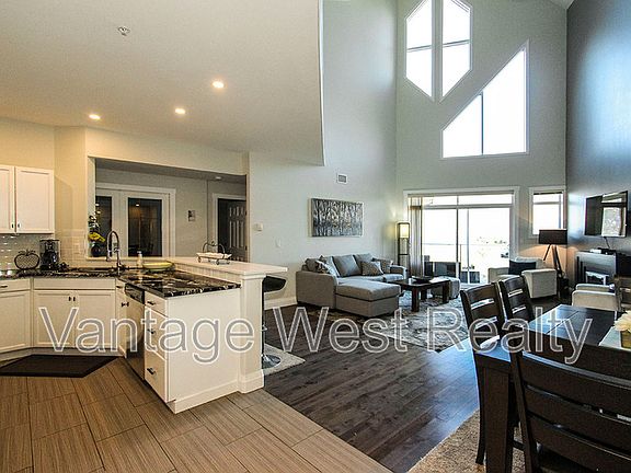 3rd image of 1088 Sunset Dr #608