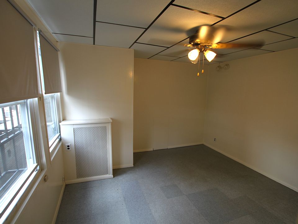 2nd image of 2035 Chestnut St #305
