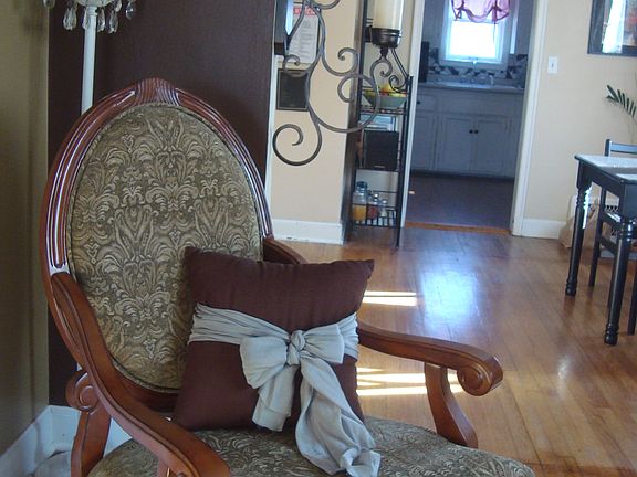 4th image of 1544 Barlow St