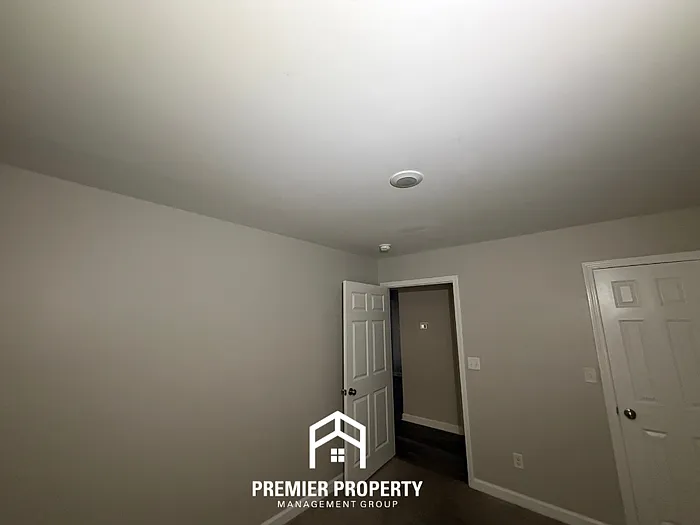 110 Castlebar Cir — Photo 13