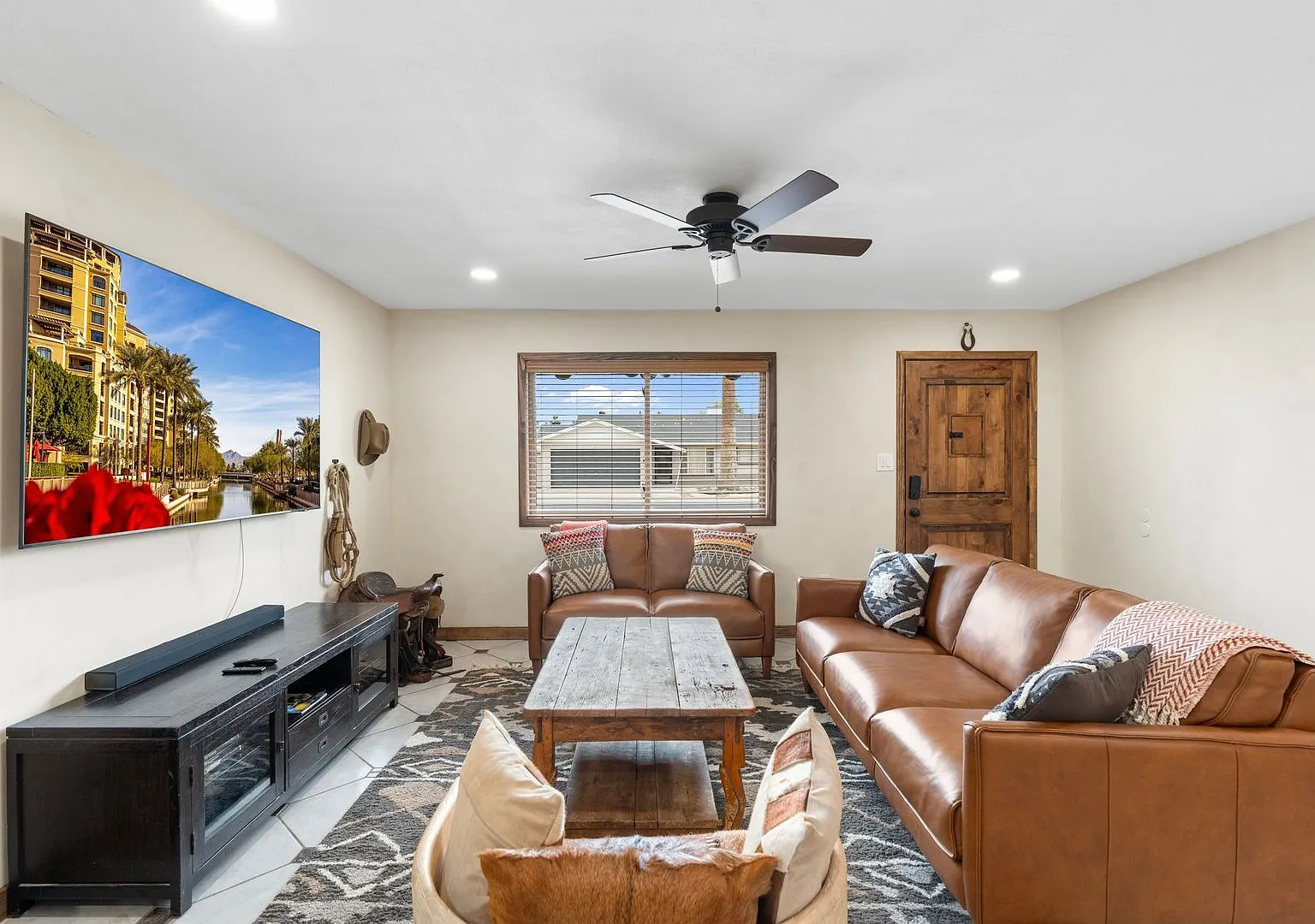 Fantastic Furnished 4 Bed/2 Bath Home W/ Private Pool In Tempe!! — Photo 4