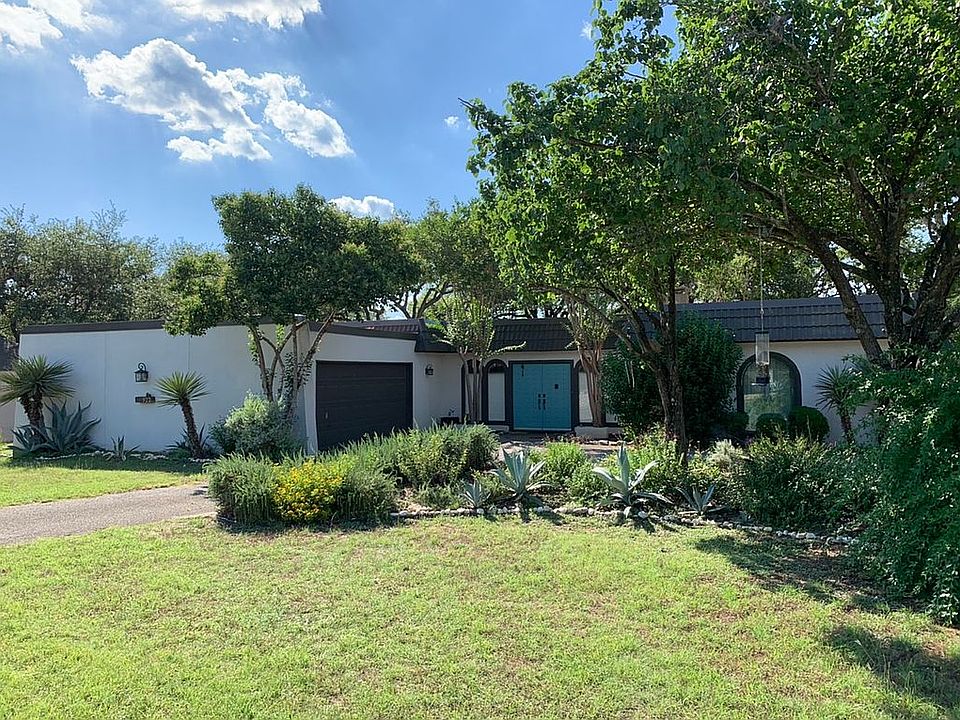 2nd image of 922 Lakeway Dr