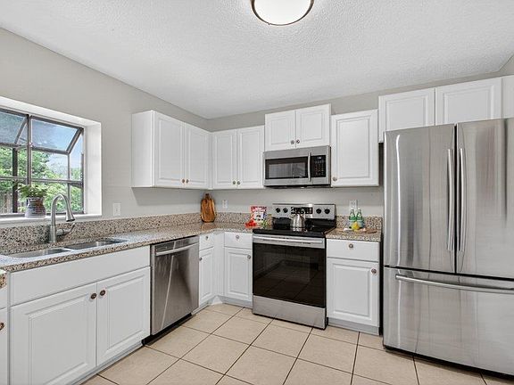 4th image of 330 Shores Blvd