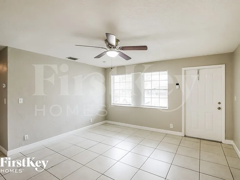 4951 SW 16th St — Photo 3