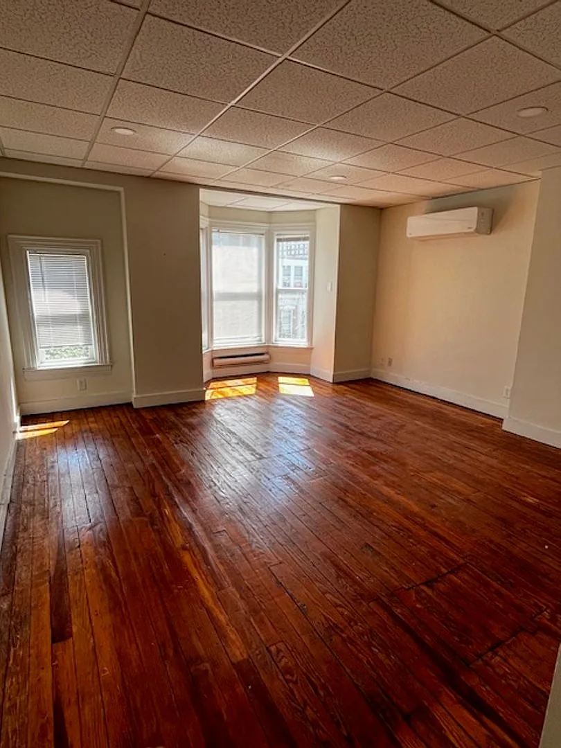 139 E Philadelphia Street — Photo 2