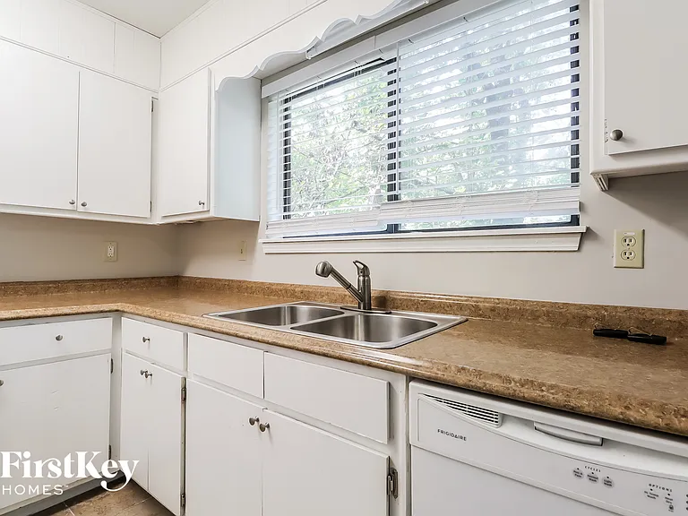 3226 Deshong Dr — Photo 8