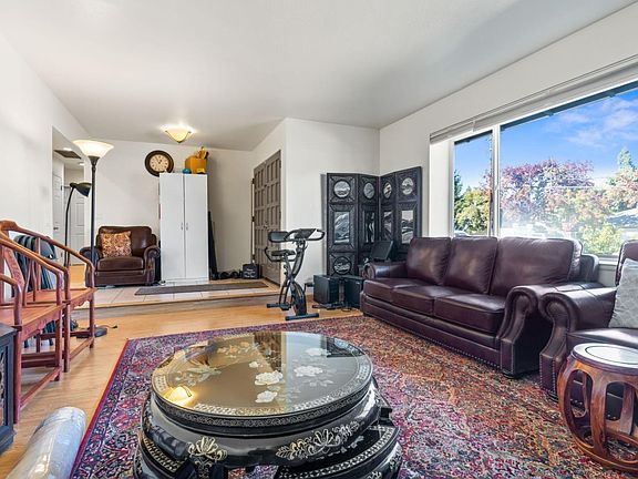 5th image of 4380 Moorpark Ave