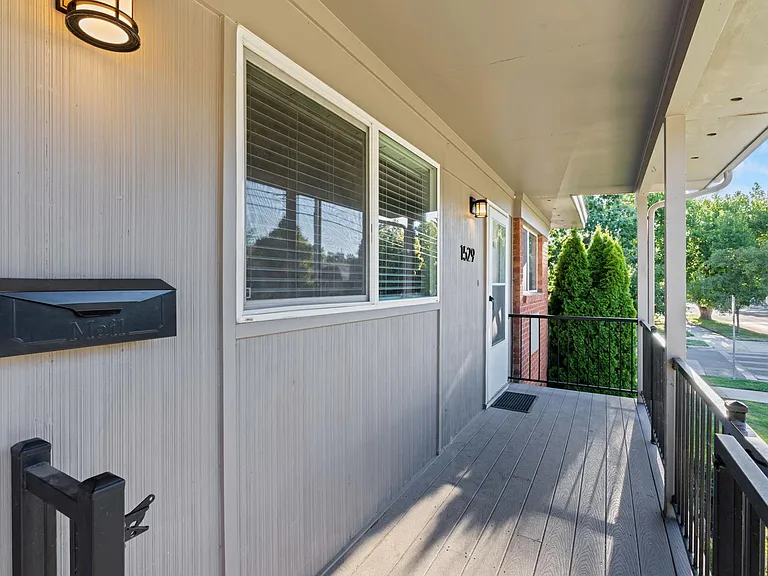 1527 W Ridenbaugh St — Photo 7