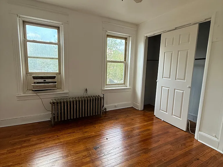 933 Beatty St — Photo 17