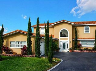 580 Crystal Dr, Madeira Beach, FL 33708