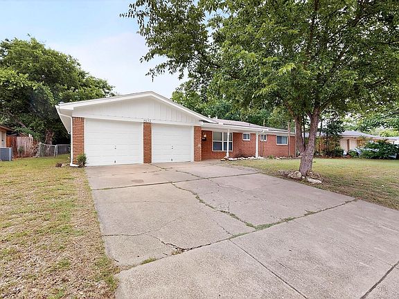 3rd image of 3632 Venice Dr
