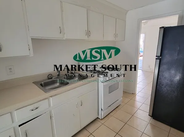 Charlton E 216.5, 216 1/2 E Charlton Ln, Savannah, GA 31401