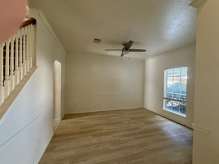 2317 Orleans Ln — Photo 7