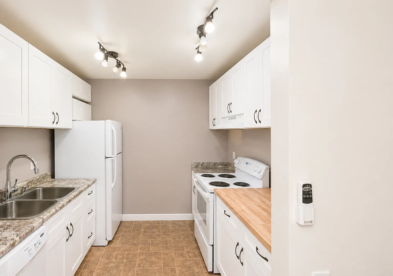 Kingston Apartments — Photo 1