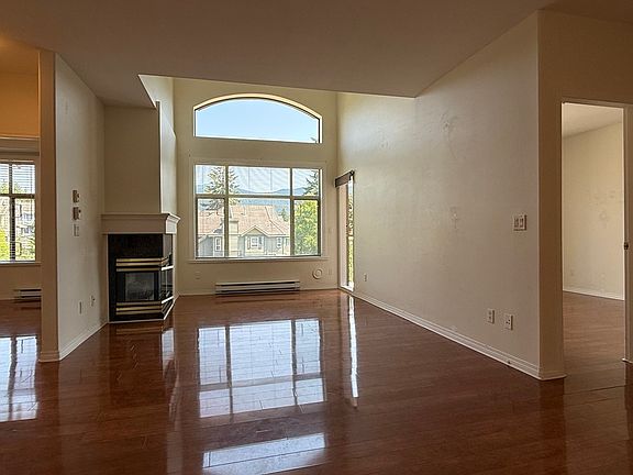 4th image of 3176 Plateau Blvd