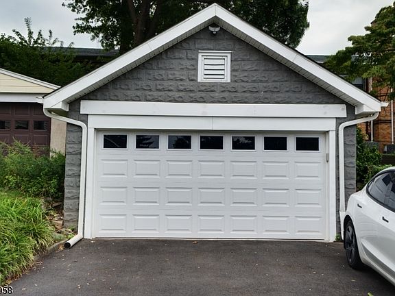 3rd image of 941 Edgewater Ave